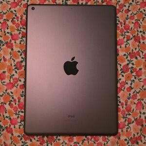 Apple iPad Space Gray with Sleek Design and Camera
